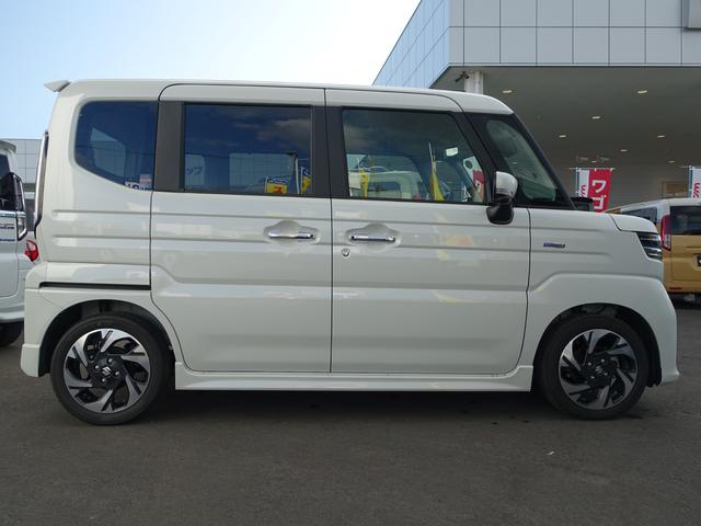 スペーシアカスタム カスタム　ＨＹＢＲＩＤ　ＸＳターボ　ＦＦ　ＣＶＴ　軽量衝撃吸収ボディー　ＴＥＣＴ〈テクト〉・デュアルセンサーブレーキサポートＩＩ・誤発進抑制機能・後方誤発進抑制機能・低速時ブレーキサポート（前進・後退）・パーキングセンサー（フロント・リヤ）（7枚目）