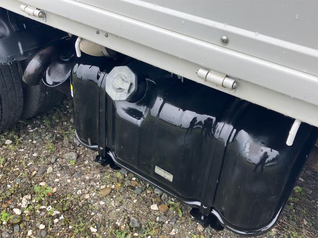 エルフトラック 　平ボディー　積載量２０００ｋｇ　トラック　５速マニュアル　エアコン　パワーステアリング　パワーウィンドウ　運転席エアバッグ（13枚目）
