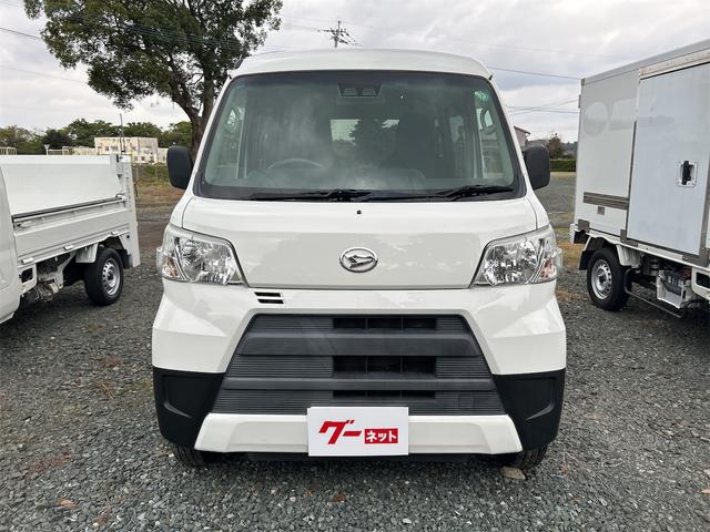 ハイゼットカーゴ 　４ＷＤ　ＡＴ　衝突被害軽減システム　ＥＴＣ　ナビ　バックカメラ　両側スライドドア　アイドリングストップ　オートマチックハイビーム　ＥＳＣ　エアコン　パワーステアリング　パワーウィンドウ（3枚目）