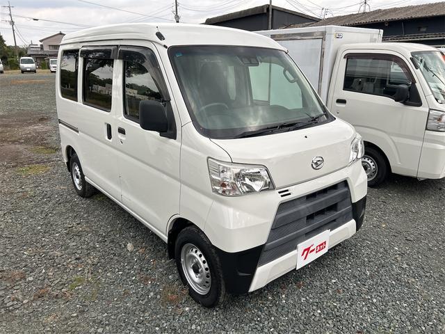 ハイゼットカーゴ 　４ＷＤ　ＡＴ　衝突被害軽減システム　ＥＴＣ　ナビ　バックカメラ　両側スライドドア　アイドリングストップ　オートマチックハイビーム　ＥＳＣ　エアコン　パワーステアリング　パワーウィンドウ（4枚目）