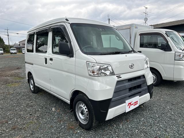 ハイゼットカーゴ 　４ＷＤ　ＡＴ　衝突被害軽減システム　ＥＴＣ　ナビ　バックカメラ　両側スライドドア　アイドリングストップ　オートマチックハイビーム　ＥＳＣ　エアコン　パワーステアリング　パワーウィンドウ（5枚目）