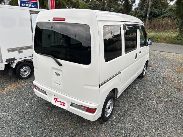 ハイゼットカーゴ 　４ＷＤ　ＡＴ　衝突被害軽減システム　ＥＴＣ　ナビ　バックカメラ　両側スライドドア　アイドリングストップ　オートマチックハイビーム　ＥＳＣ　エアコン　パワーステアリング　パワーウィンドウ（6枚目）