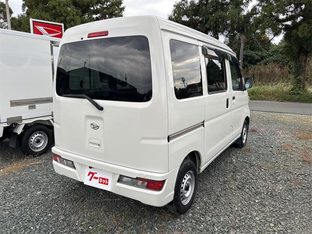 ハイゼットカーゴ 　４ＷＤ　ＡＴ　衝突被害軽減システム　ＥＴＣ　ナビ　バックカメラ　両側スライドドア　アイドリングストップ　オートマチックハイビーム　ＥＳＣ　エアコン　パワーステアリング　パワーウィンドウ（7枚目）