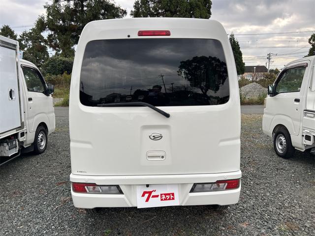 ハイゼットカーゴ 　４ＷＤ　ＡＴ　衝突被害軽減システム　ＥＴＣ　ナビ　バックカメラ　両側スライドドア　アイドリングストップ　オートマチックハイビーム　ＥＳＣ　エアコン　パワーステアリング　パワーウィンドウ（8枚目）