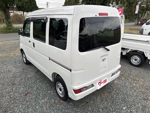 ハイゼットカーゴ 　４ＷＤ　ＡＴ　衝突被害軽減システム　ＥＴＣ　ナビ　バックカメラ　両側スライドドア　アイドリングストップ　オートマチックハイビーム　ＥＳＣ　エアコン　パワーステアリング　パワーウィンドウ（9枚目）