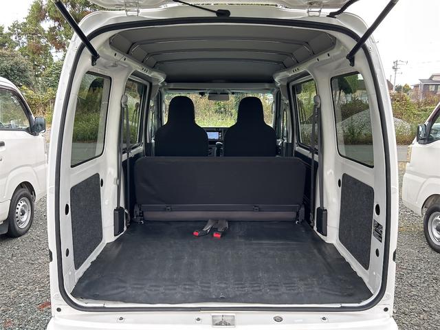 ハイゼットカーゴ 　４ＷＤ　ＡＴ　衝突被害軽減システム　ＥＴＣ　ナビ　バックカメラ　両側スライドドア　アイドリングストップ　オートマチックハイビーム　ＥＳＣ　エアコン　パワーステアリング　パワーウィンドウ（15枚目）