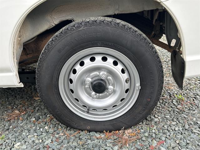 ハイゼットカーゴ 　４ＷＤ　ＡＴ　衝突被害軽減システム　ＥＴＣ　ナビ　バックカメラ　両側スライドドア　アイドリングストップ　オートマチックハイビーム　ＥＳＣ　エアコン　パワーステアリング　パワーウィンドウ（17枚目）