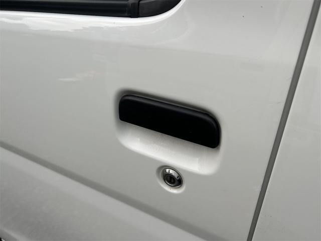 ハイゼットカーゴ 　４ＷＤ　ＡＴ　衝突被害軽減システム　ＥＴＣ　ナビ　バックカメラ　両側スライドドア　アイドリングストップ　オートマチックハイビーム　ＥＳＣ　エアコン　パワーステアリング　パワーウィンドウ（18枚目）