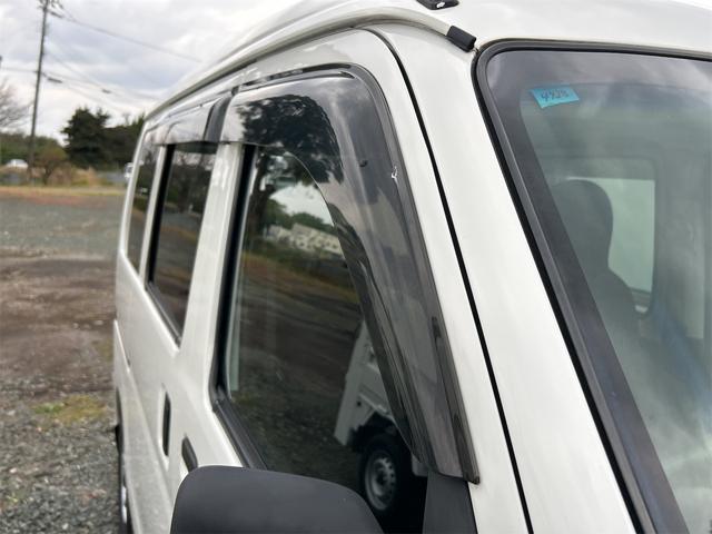 ハイゼットカーゴ 　４ＷＤ　ＡＴ　衝突被害軽減システム　ＥＴＣ　ナビ　バックカメラ　両側スライドドア　アイドリングストップ　オートマチックハイビーム　ＥＳＣ　エアコン　パワーステアリング　パワーウィンドウ（24枚目）