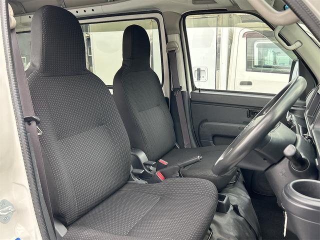 ハイゼットカーゴ 　４ＷＤ　ＡＴ　衝突被害軽減システム　ＥＴＣ　ナビ　バックカメラ　両側スライドドア　アイドリングストップ　オートマチックハイビーム　ＥＳＣ　エアコン　パワーステアリング　パワーウィンドウ（27枚目）