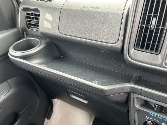 ハイゼットカーゴ 　４ＷＤ　ＡＴ　衝突被害軽減システム　ＥＴＣ　ナビ　バックカメラ　両側スライドドア　アイドリングストップ　オートマチックハイビーム　ＥＳＣ　エアコン　パワーステアリング　パワーウィンドウ（30枚目）