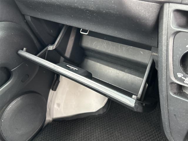 ハイゼットカーゴ 　４ＷＤ　ＡＴ　衝突被害軽減システム　ＥＴＣ　ナビ　バックカメラ　両側スライドドア　アイドリングストップ　オートマチックハイビーム　ＥＳＣ　エアコン　パワーステアリング　パワーウィンドウ（31枚目）