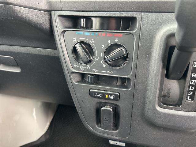 ハイゼットカーゴ 　４ＷＤ　ＡＴ　衝突被害軽減システム　ＥＴＣ　ナビ　バックカメラ　両側スライドドア　アイドリングストップ　オートマチックハイビーム　ＥＳＣ　エアコン　パワーステアリング　パワーウィンドウ（36枚目）