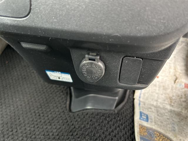 ハイゼットカーゴ 　４ＷＤ　ＡＴ　衝突被害軽減システム　ＥＴＣ　ナビ　バックカメラ　両側スライドドア　アイドリングストップ　オートマチックハイビーム　ＥＳＣ　エアコン　パワーステアリング　パワーウィンドウ（38枚目）