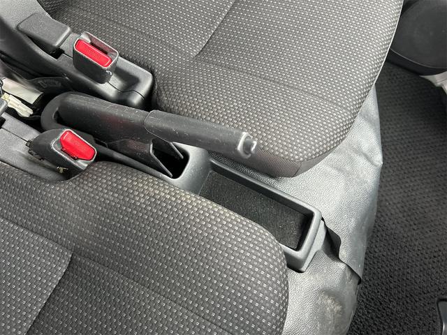 ハイゼットカーゴ 　４ＷＤ　ＡＴ　衝突被害軽減システム　ＥＴＣ　ナビ　バックカメラ　両側スライドドア　アイドリングストップ　オートマチックハイビーム　ＥＳＣ　エアコン　パワーステアリング　パワーウィンドウ（39枚目）