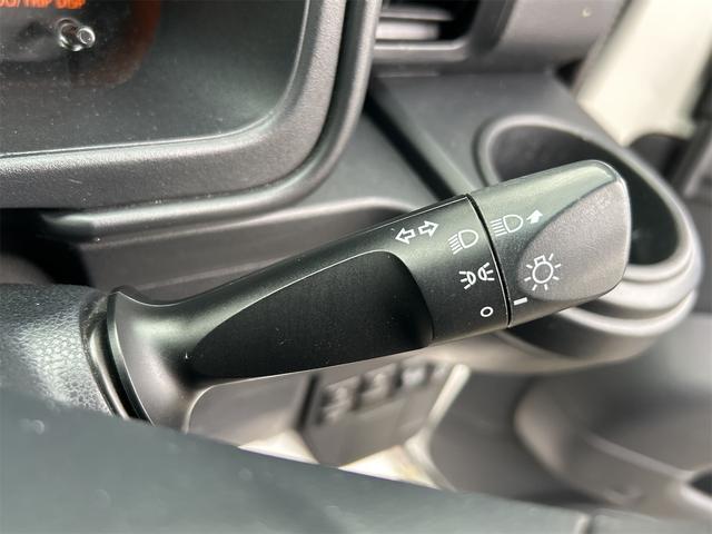 ハイゼットカーゴ 　４ＷＤ　ＡＴ　衝突被害軽減システム　ＥＴＣ　ナビ　バックカメラ　両側スライドドア　アイドリングストップ　オートマチックハイビーム　ＥＳＣ　エアコン　パワーステアリング　パワーウィンドウ（42枚目）