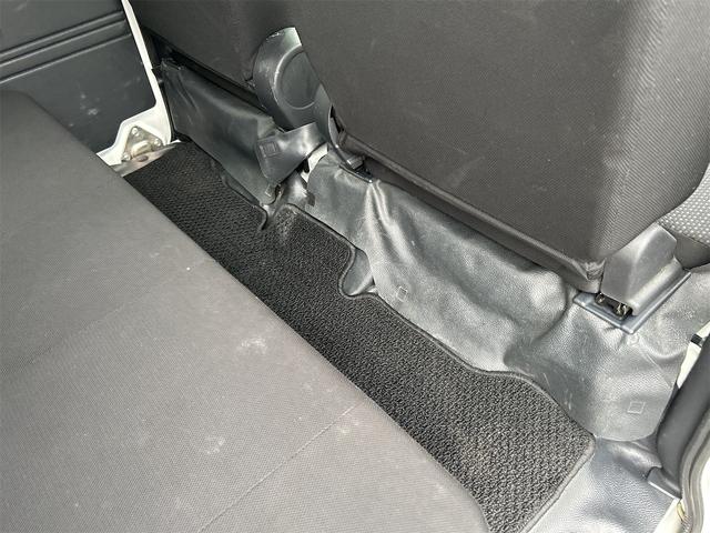 ハイゼットカーゴ 　４ＷＤ　ＡＴ　衝突被害軽減システム　ＥＴＣ　ナビ　バックカメラ　両側スライドドア　アイドリングストップ　オートマチックハイビーム　ＥＳＣ　エアコン　パワーステアリング　パワーウィンドウ（50枚目）