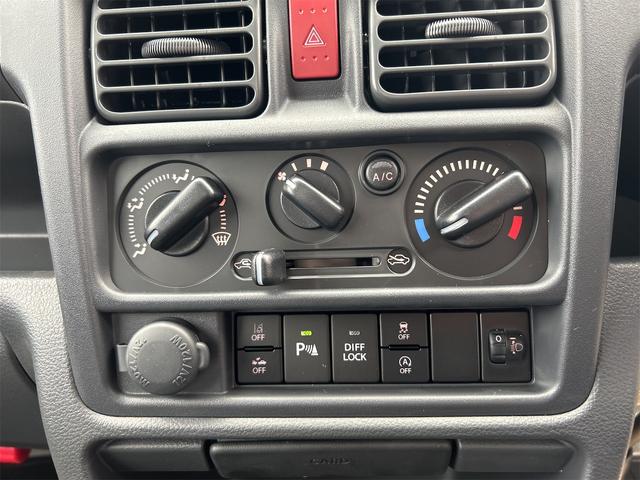 キャリイトラック ＫＣエアコン・パワステ農繁仕様　４ＷＤ　ＭＴ　デフロック付　衝突被害軽減システム　クリアランスソナー　レーンアシスト　アイドリングストップ　オートライト　エアコン　パワーステアリング　パワーウィンドウ　スズキセーフティーサポート付（4枚目）