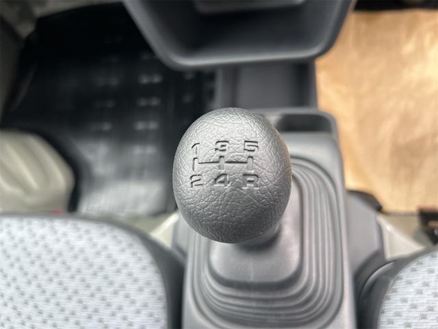 キャリイトラック ＫＣエアコン・パワステ農繁仕様　４ＷＤ　ＭＴ　デフロック付　衝突被害軽減システム　クリアランスソナー　レーンアシスト　アイドリングストップ　オートライト　エアコン　パワーステアリング　パワーウィンドウ　スズキセーフティーサポート付（5枚目）
