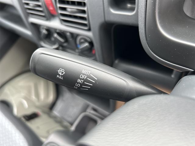 キャリイトラック ＫＣエアコン・パワステ農繁仕様　４ＷＤ　ＭＴ　デフロック付　衝突被害軽減システム　クリアランスソナー　レーンアシスト　アイドリングストップ　オートライト　エアコン　パワーステアリング　パワーウィンドウ　スズキセーフティーサポート付（6枚目）