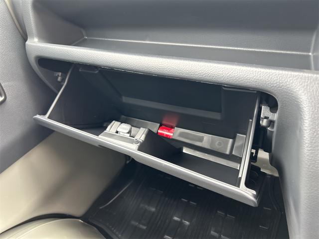 キャリイトラック ＫＣエアコン・パワステ農繁仕様　４ＷＤ　ＭＴ　デフロック付　衝突被害軽減システム　クリアランスソナー　レーンアシスト　アイドリングストップ　オートライト　エアコン　パワーステアリング　パワーウィンドウ　スズキセーフティーサポート付（9枚目）