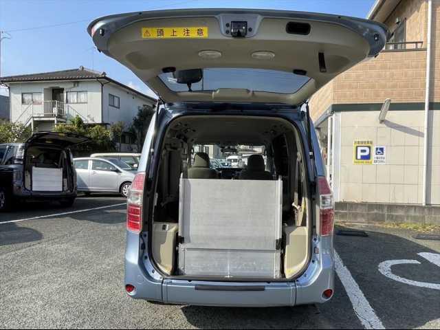 車いす仕様車　タイプＩ車いす２名仕様　５人　スローパー　車いす２名＋３名　５人乗り　車いす乗降用電動ウインチ　左パワースライドドア　メモリーナビ＆ワンセグＴＶ　バックカメラ　ＥＴＣ　Ｗエアコン　キーレス　ＡＢＳ　ＳＲＳ　禁煙車(3枚目)