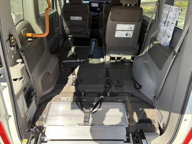 ステップワゴン 車いす仕様車　２列＆３列乗車タイプＧ　手動スロープ　車いす乗降用電動ウインチ　車いす手動固定装置　両側パワースライドＤ　ＬＥＤ　ナビ　フルセグＴＶ　バックカメラ　ＥＴＣ　ＷＡＡＣ（3枚目）