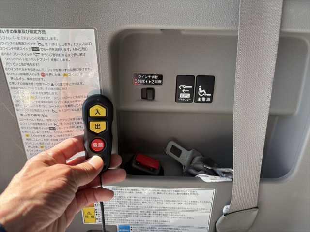 ステップワゴン 車いす仕様車　２列＆３列乗車タイプＧ　手動スロープ　車いす乗降用電動ウインチ　車いす手動固定装置　両側パワースライドＤ　ＬＥＤ　ナビ　フルセグＴＶ　バックカメラ　ＥＴＣ　ＷＡＡＣ（4枚目）