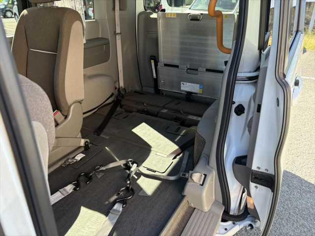 ステップワゴン 車いす仕様車　２列＆３列乗車タイプＧ　手動スロープ　車いす乗降用電動ウインチ　車いす手動固定装置　両側パワースライドＤ　ＬＥＤ　ナビ　フルセグＴＶ　バックカメラ　ＥＴＣ　ＷＡＡＣ（5枚目）