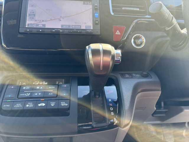 ステップワゴン 車いす仕様車　２列＆３列乗車タイプＧ　手動スロープ　車いす乗降用電動ウインチ　車いす手動固定装置　両側パワースライドＤ　ＬＥＤ　ナビ　フルセグＴＶ　バックカメラ　ＥＴＣ　ＷＡＡＣ（16枚目）