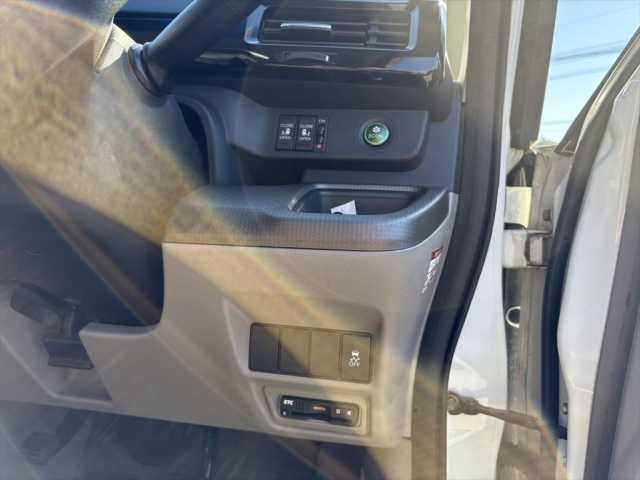 ステップワゴン 車いす仕様車　２列＆３列乗車タイプＧ　手動スロープ　車いす乗降用電動ウインチ　車いす手動固定装置　両側パワースライドＤ　ＬＥＤ　ナビ　フルセグＴＶ　バックカメラ　ＥＴＣ　ＷＡＡＣ（17枚目）
