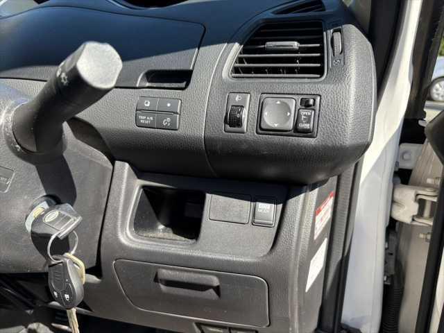 セレナ 　スロープ　車イス１名仕様　ワンオーナー　手動スロープ　ニールダウン　車いす乗降用電動ウインチ　車いす手動固定装置　両側Ｓドア　純正ナビ　フルセグＴＶ　Ｂカメラ　ＥＴＣ　前後ドラレコ　ＷＡＡＣ　禁煙車（18枚目）