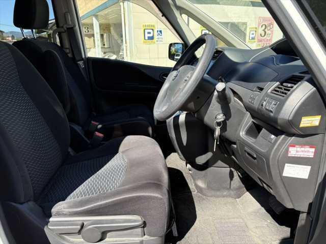 セレナ 　スロープ　車イス１名仕様　ワンオーナー　手動スロープ　ニールダウン　車いす乗降用電動ウインチ　車いす手動固定装置　両側Ｓドア　純正ナビ　フルセグＴＶ　Ｂカメラ　ＥＴＣ　前後ドラレコ　ＷＡＡＣ　禁煙車（19枚目）