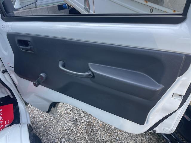 キャリイトラック KCエアコン・パワステ パートタイム4WD・オートマ・5AGS・エアコン・パワーステアリング・AM/FMラジオ・Wエアーバッグ・ABS・2nd発進・ヘッドライトレベライザー(18枚目)