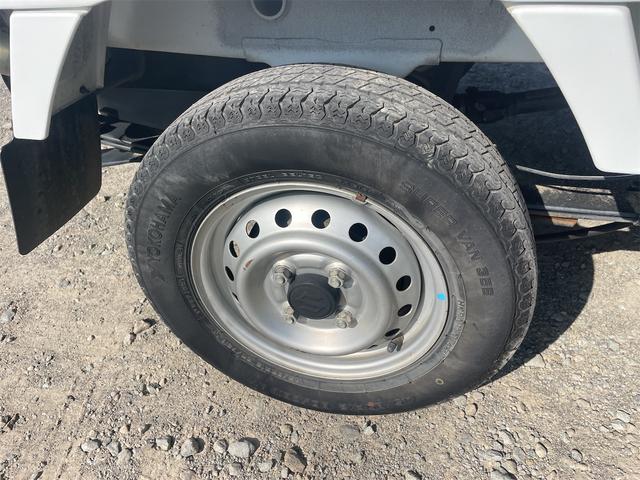 キャリイトラック KCエアコン・パワステ パートタイム4WD・オートマ・5AGS・エアコン・パワーステアリング・AM/FMラジオ・Wエアーバッグ・ABS・2nd発進・ヘッドライトレベライザー(30枚目)