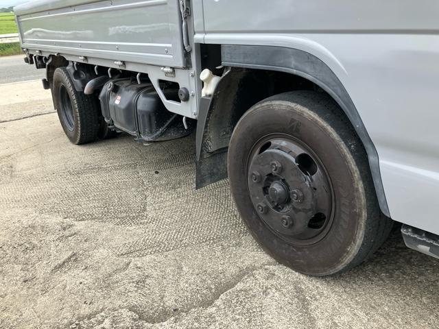 タイタントラック 　平ボディ　１．５ｔ　後Ｗタイヤ　フロアＡＴ　ラジオオーディオ　運転席エアバッグ　エアコン　パワステ　パワーウィンドウ　ＡＢＳ　ターボ　キーレス（3枚目）