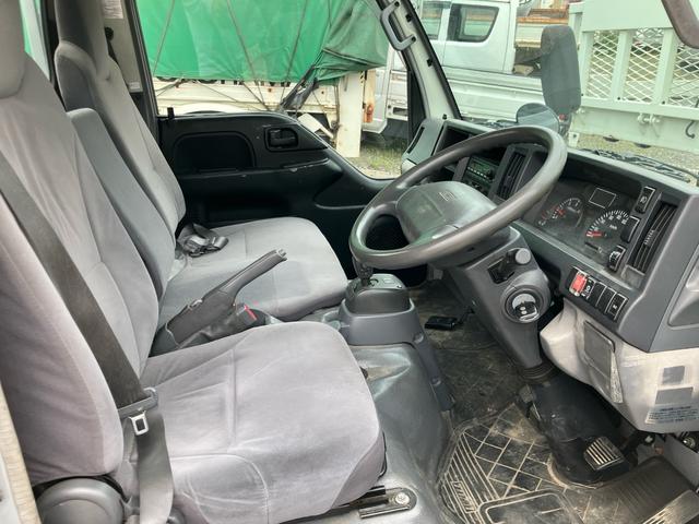 タイタントラック 　平ボディ　１．５ｔ　後Ｗタイヤ　フロアＡＴ　ラジオオーディオ　運転席エアバッグ　エアコン　パワステ　パワーウィンドウ　ＡＢＳ　ターボ　キーレス（11枚目）