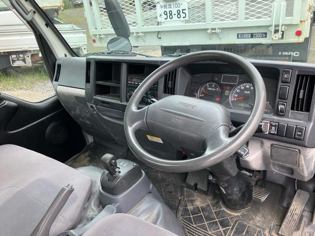 タイタントラック 　平ボディ　１．５ｔ　後Ｗタイヤ　フロアＡＴ　ラジオオーディオ　運転席エアバッグ　エアコン　パワステ　パワーウィンドウ　ＡＢＳ　ターボ　キーレス（13枚目）