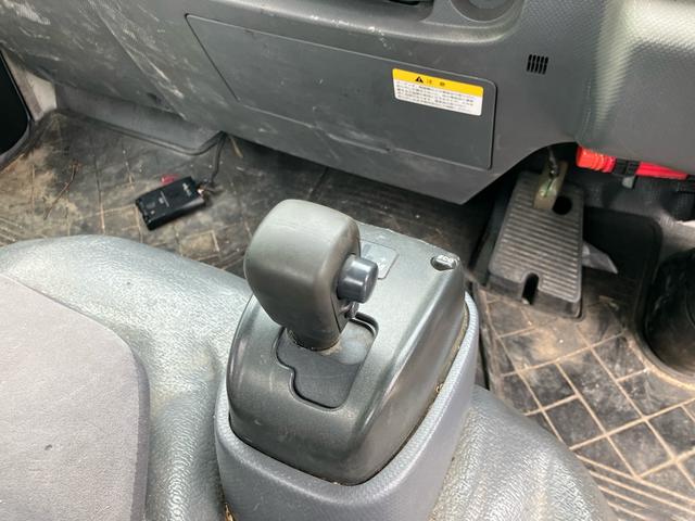 タイタントラック 　平ボディ　１．５ｔ　後Ｗタイヤ　フロアＡＴ　ラジオオーディオ　運転席エアバッグ　エアコン　パワステ　パワーウィンドウ　ＡＢＳ　ターボ　キーレス（15枚目）
