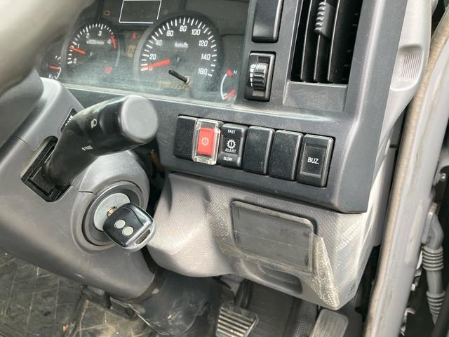 タイタントラック 　平ボディ　１．５ｔ　後Ｗタイヤ　フロアＡＴ　ラジオオーディオ　運転席エアバッグ　エアコン　パワステ　パワーウィンドウ　ＡＢＳ　ターボ　キーレス（19枚目）
