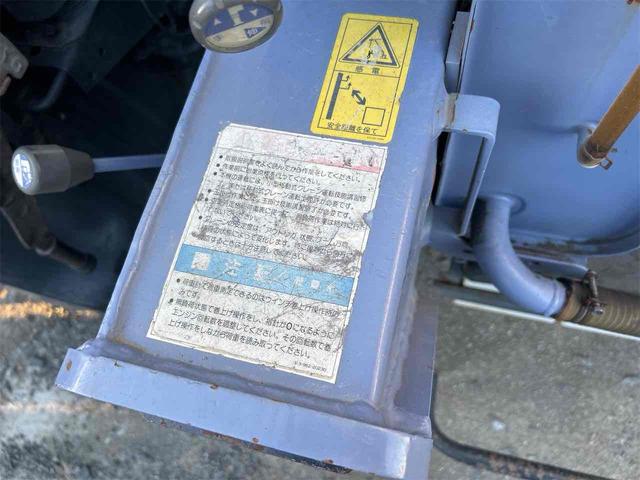 キャンター 5速マニュアル ダンプクレーン タダノ3段クレーン 後輪ダブル ETC エアコン パワーウィンドウ 運転席エアバッグ(32枚目)