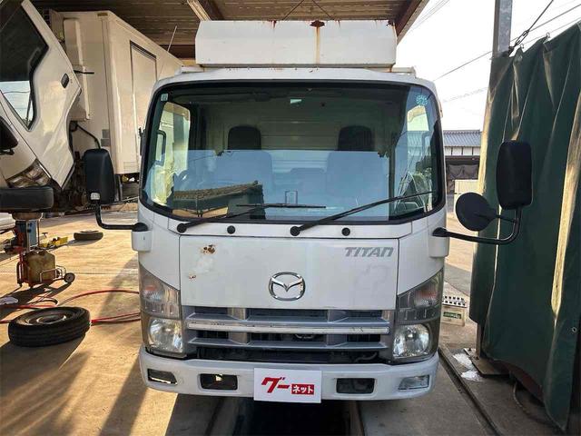 タイタントラック 　トラック　ロング　パワーゲート　ターボ　ＡＴ　後輪ダブル　電動格納ミラー　エアコン　パワーウィンドウ　運転席エアバッグ（3枚目）