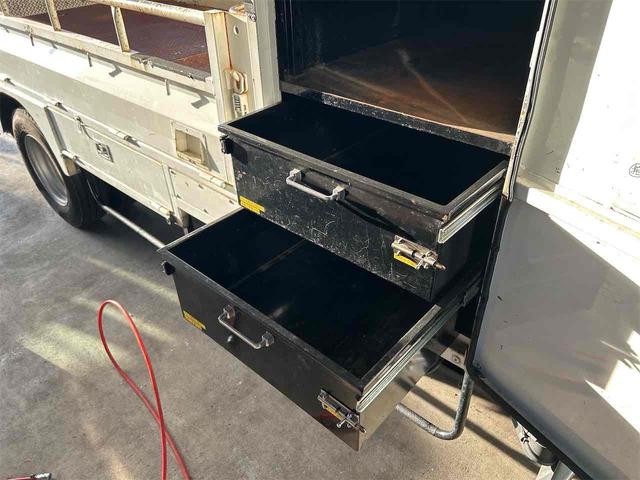 タイタントラック 　トラック　ロング　パワーゲート　ターボ　ＡＴ　後輪ダブル　電動格納ミラー　エアコン　パワーウィンドウ　運転席エアバッグ（9枚目）