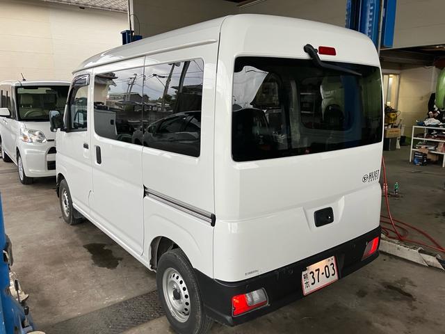 ハイゼットカーゴ ＤＸ　スマートアシスト　衝突被害軽減ブレーキ　ハイルーフ　オートマ車　ナビ　Ｂｌｕｅｔｏｏｔｈ　キーレス　ＥＴＣ　オートヘッドライト　２ＷＤ　アイドリングストップ（6枚目）