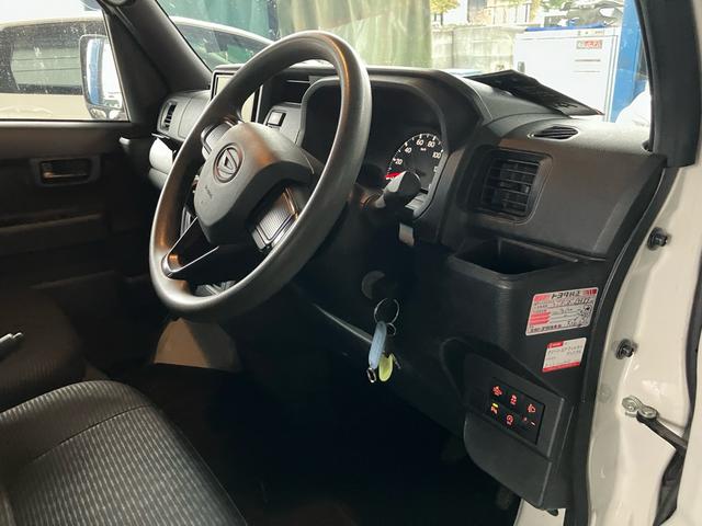 ハイゼットカーゴ ＤＸ　スマートアシスト　衝突被害軽減ブレーキ　ハイルーフ　オートマ車　ナビ　Ｂｌｕｅｔｏｏｔｈ　キーレス　ＥＴＣ　オートヘッドライト　２ＷＤ　アイドリングストップ（12枚目）