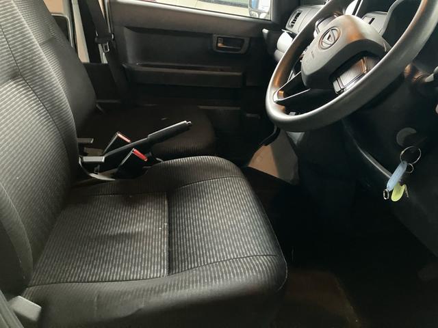 ハイゼットカーゴ ＤＸ　スマートアシスト　衝突被害軽減ブレーキ　ハイルーフ　オートマ車　ナビ　Ｂｌｕｅｔｏｏｔｈ　キーレス　ＥＴＣ　オートヘッドライト　２ＷＤ　アイドリングストップ（13枚目）