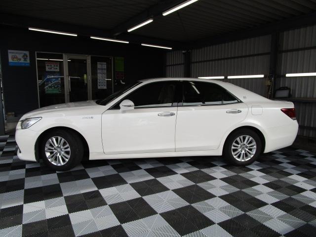 クラウンハイブリッド ロイヤルサルーン 純正ナビ・フルセグTV ETC Bカメラ ドラレコ クルーズコントロール スマートキー 本革シート 電動シート シートヒーター シートエアコン HIDライト MTモード 純正AW(5枚目)