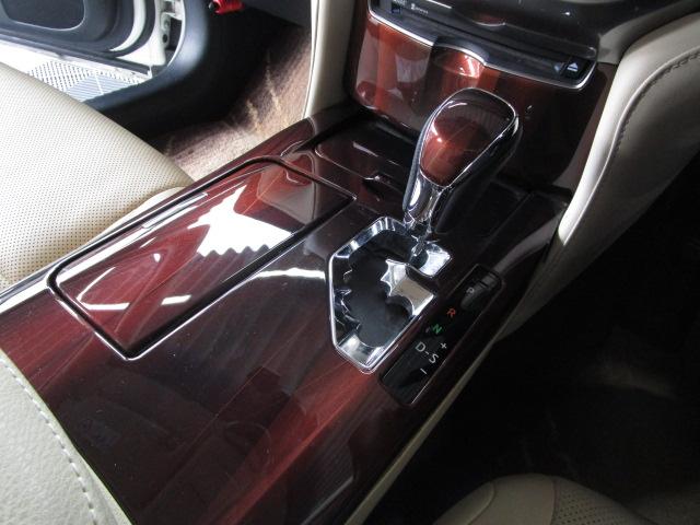 クラウンハイブリッド ロイヤルサルーン 純正ナビ・フルセグTV ETC Bカメラ ドラレコ クルーズコントロール スマートキー 本革シート 電動シート シートヒーター シートエアコン HIDライト MTモード 純正AW(14枚目)