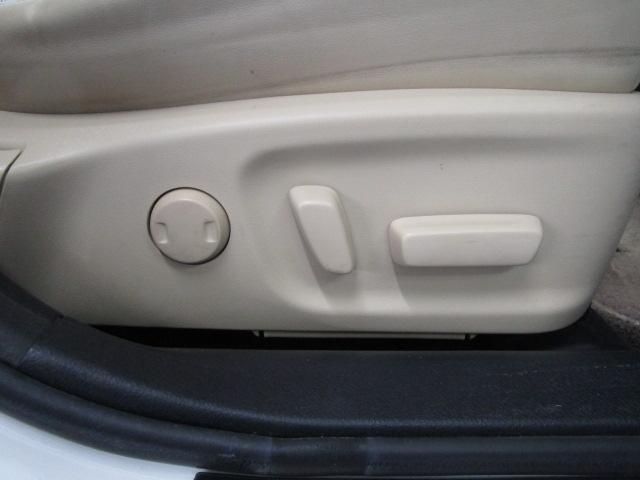 クラウンハイブリッド ロイヤルサルーン 純正ナビ・フルセグTV ETC Bカメラ ドラレコ クルーズコントロール スマートキー 本革シート 電動シート シートヒーター シートエアコン HIDライト MTモード 純正AW(16枚目)