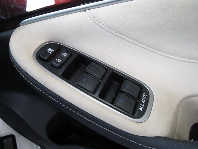 クラウンハイブリッド ロイヤルサルーン 純正ナビ・フルセグTV ETC Bカメラ ドラレコ クルーズコントロール スマートキー 本革シート 電動シート シートヒーター シートエアコン HIDライト MTモード 純正AW(17枚目)